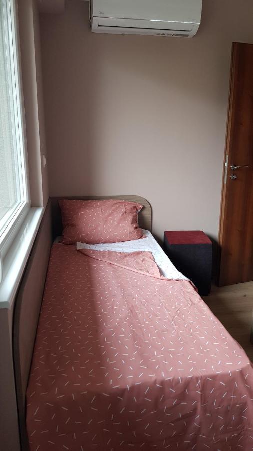 Lux Apartment Монтана Екстериор снимка